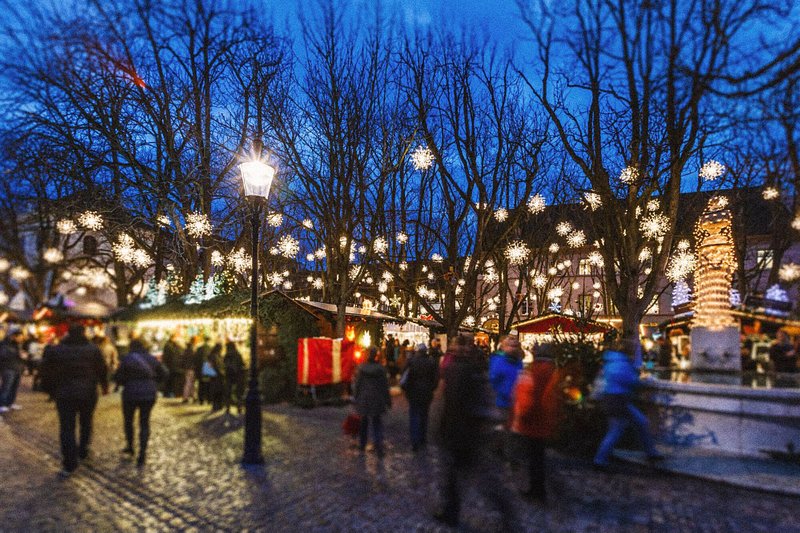 Julemarkedet ved Münsterplatz i Basel, Schweiz