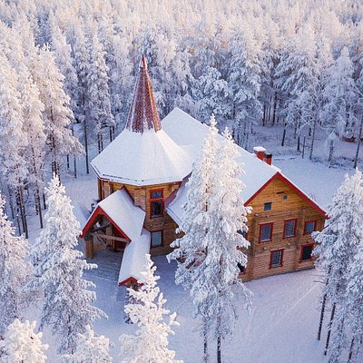 Tomtemors hus i jultomtens by Rovaniemi i Lappland, Finland
