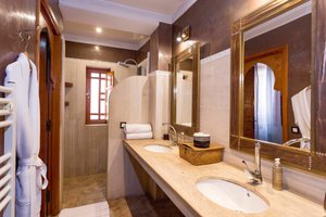 Kamar & Suite