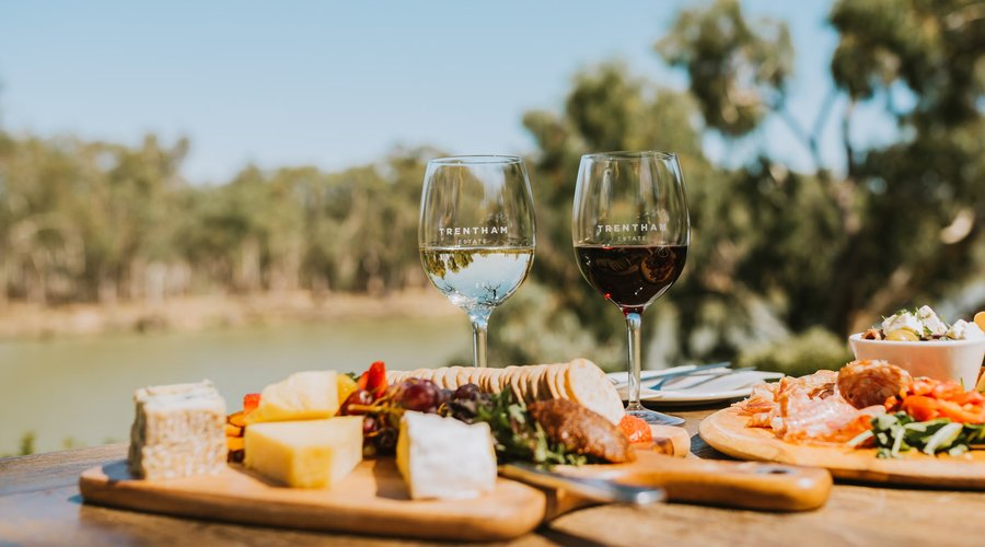 Riverside dining at its best!