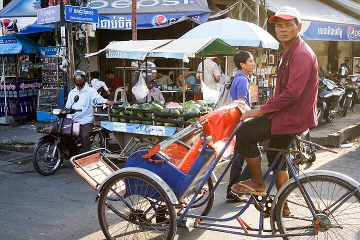 2024 The Architecture of Phnom Penh by Cyclo