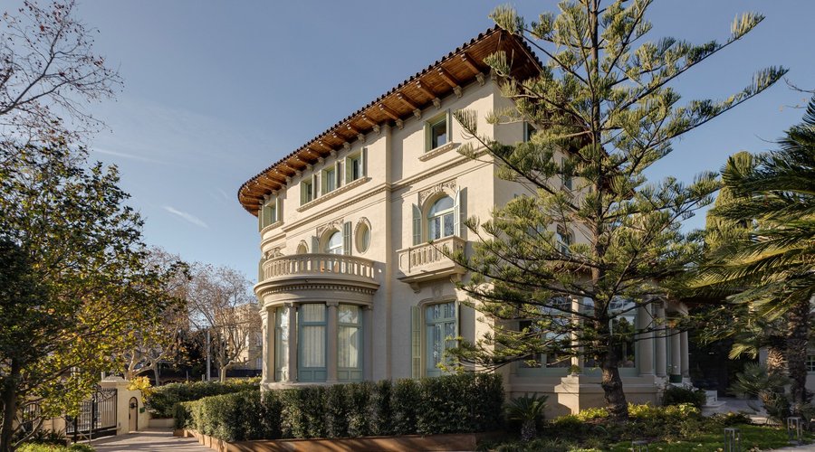 Hotel Boutique Mirlo Barcelona; situado en un precioso palacete de principios del S.XX. 
