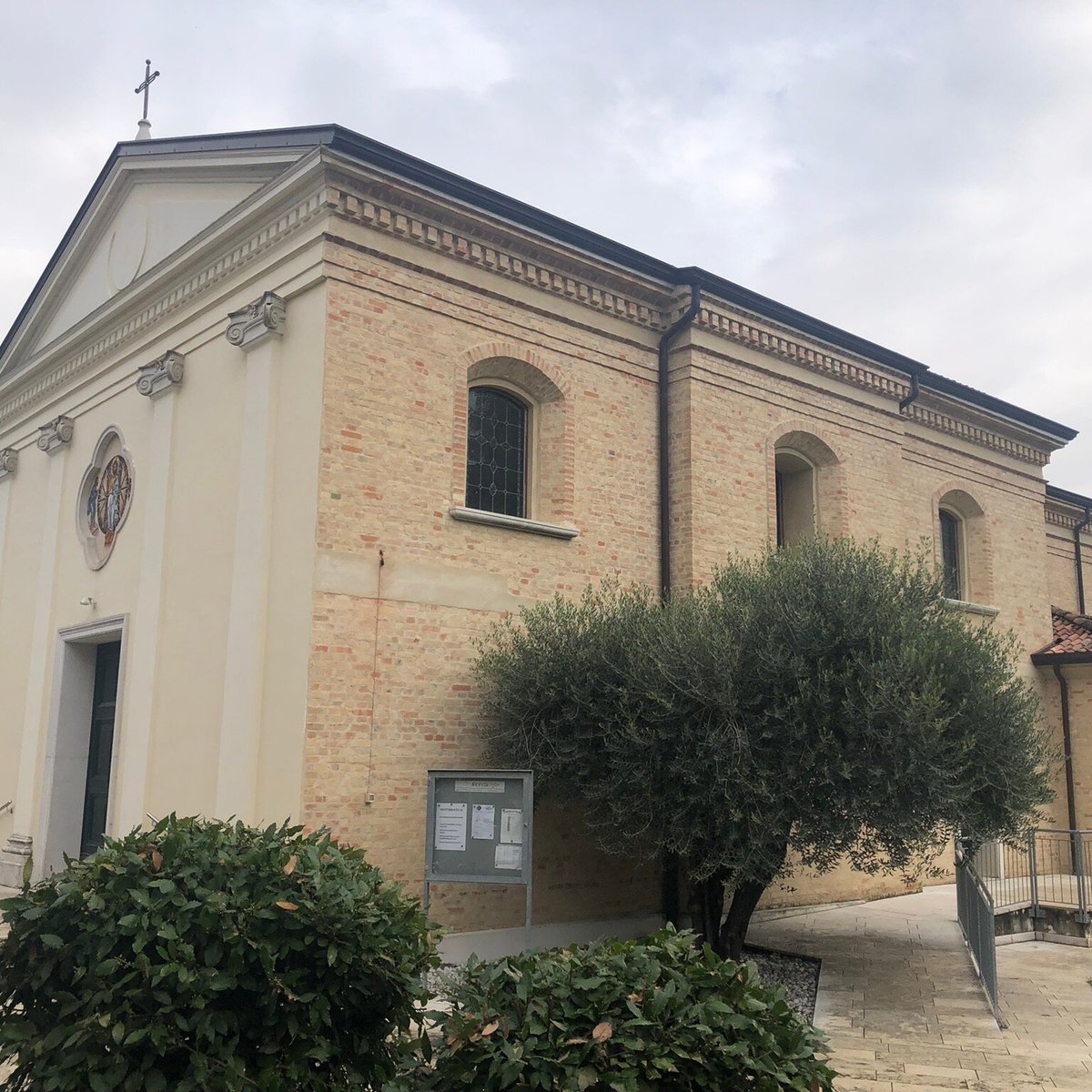 Chiesa Della Trasfigurazione Di Gesù CHIESA DELLA TRASFIGURAZIONE DI GESÙ (Sacile): Tutto quello che c'è da