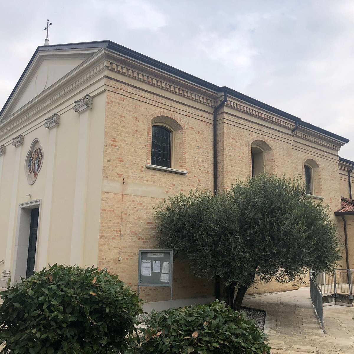 Chiesa Della Trasfigurazione Di Gesù CHIESA DELLA TRASFIGURAZIONE DI GESÙ (Sacile): Tutto quello che c'è da