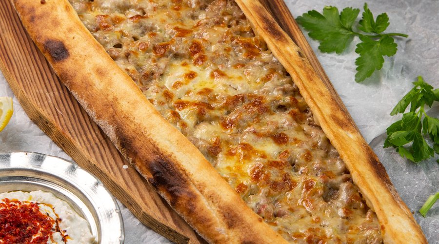 Kıymalı Kaşarlı Pide