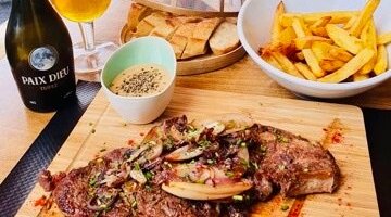 Entrecôte race française~300G Normande/Montbéliarde/Charolaise  
servie avec frites maison 