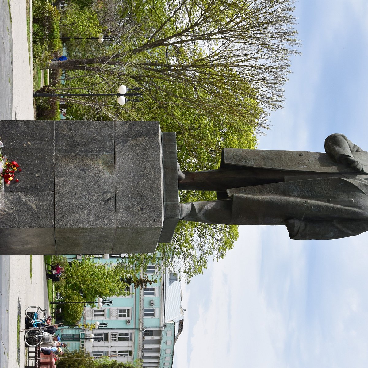 Памятник Ленину в Таганроге. Памятник подпольщикам в Таганроге. Памятник юности Таганрог. Таганрог трехчлен памятник.