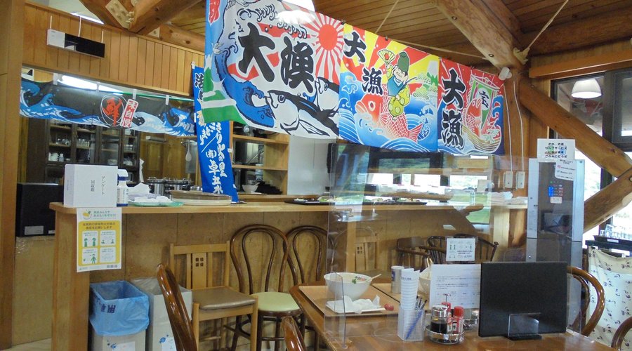 店内にも大漁旗