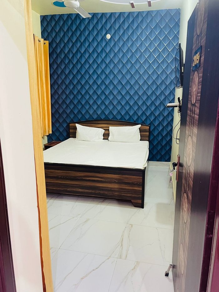 crystal-wave-hotel-reviews-modinagar-india