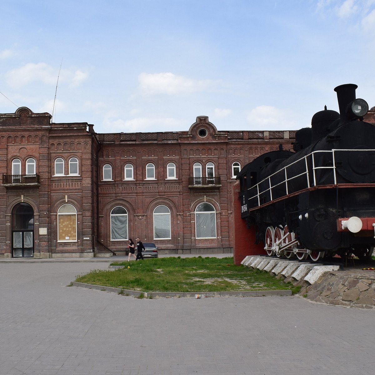 Вокзал таганрог телефон. Старый вокзал Таганрог. Вокзал Таганрог 1. Таганрог вокзал 1869. Арена старый вокзал Таганрог.