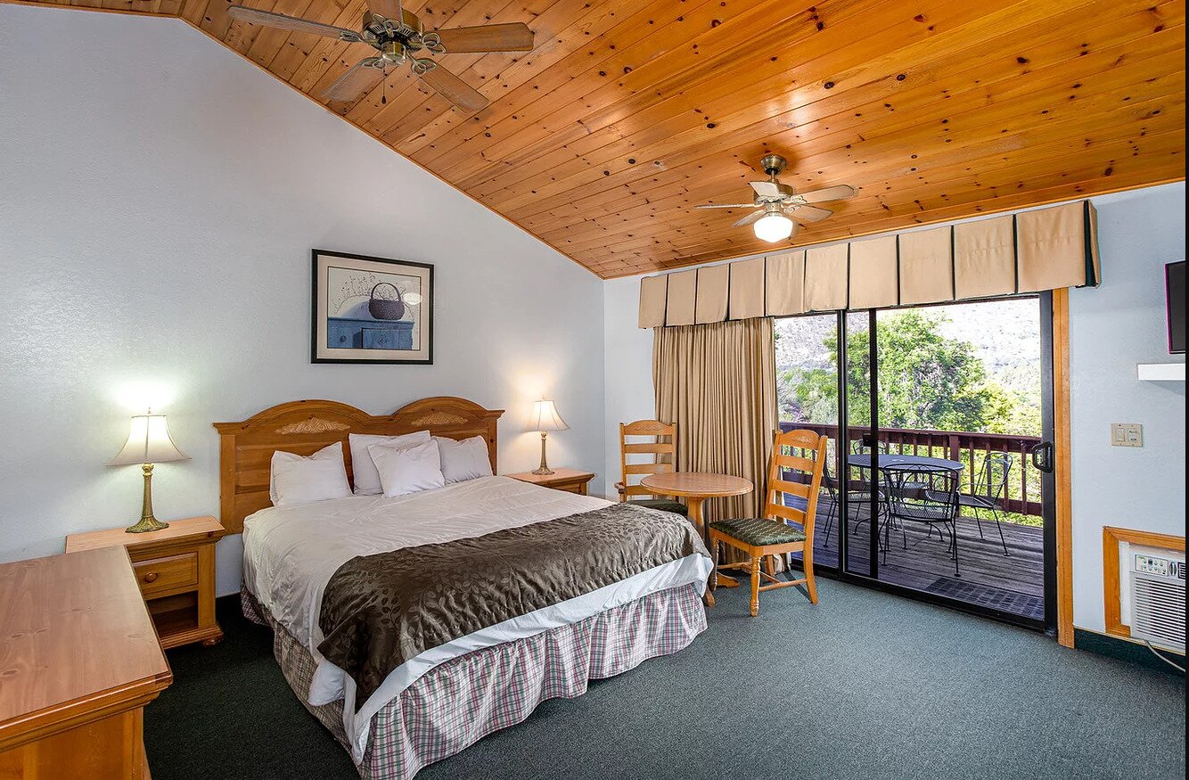 WHISPERING PINES LODGE (Kernville) - Inn Reviews, Photos, Rate ...