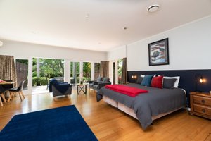 Room & Suite