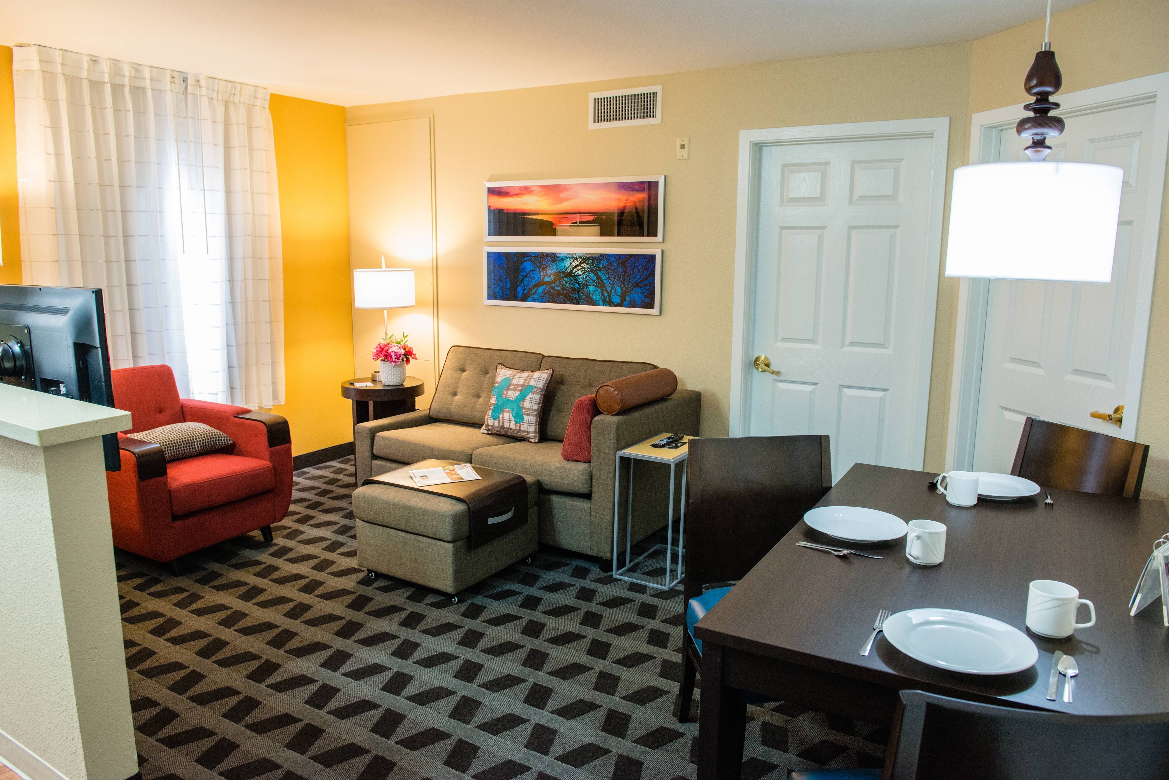 TOWNEPLACE SUITES HOUSTON NASA CLEAR LAKE 84 1 1 5 Prices   One Bedroom Suite Living 