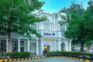 Radisson Blu Marina Connaught Place in New Delhi, image may contain: City, Hotel, Urban, Shopping Mall