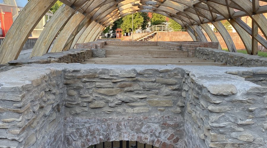 entrance to the undergrounds section of the fortress. Not much to be seem today - maybe if they continue the refurbishment process. 