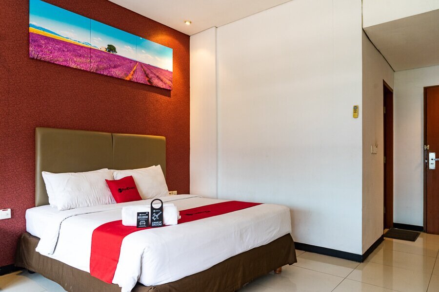 REDDOORZ PLUS NEAR BLOK M SQUARE - Prices & Hotel Reviews (Jakarta ...