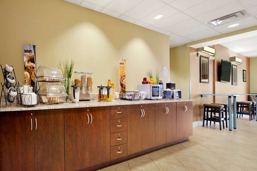 MICROTEL INN & SUITES BY WYNDHAM SHELBYVILLE $54 ($̶5̶9̶) - Updated ...