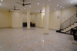 Pusat Bisnis & Ruang Acara