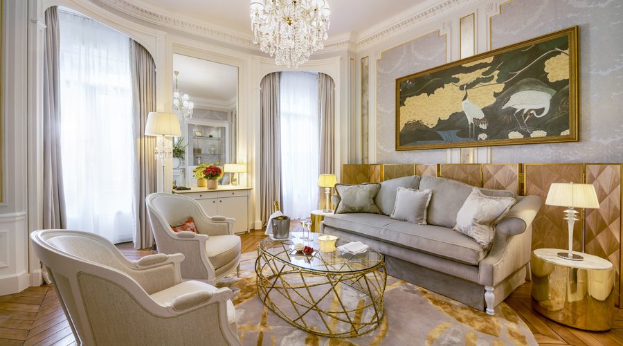 Prestige Suite living area / Suite Prestige petit salon