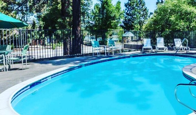  Travelodge by Wyndham Big Bear Lake CA 39471 Big Bear Blvd, Big Bear Lake, 92315, United States of America Minty has been teaching with ULU Yoga for several years in Bali, Thailand and Online. She is a lead instructor of aerial, vinyasa and SUP yoga on our 200 and 300 Hour Yoga Teacher Trainings. Minty is a Yoga Alliance Certified RYT-500 with training in Vinyasa Yoga, Hatha Yoga and Aerial Yoga. ★ https://www.uluyoga.com ★ WhatsApp +66 93 613 8035  