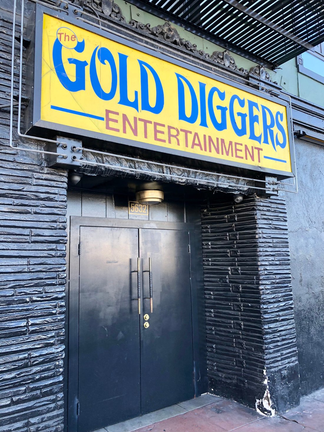 GOLD-DIGGERS - Updated 2024 Prices & Specialty Hotel Reviews (Los Angeles,  CA)