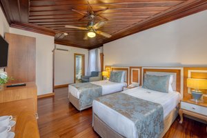 Room & Suite