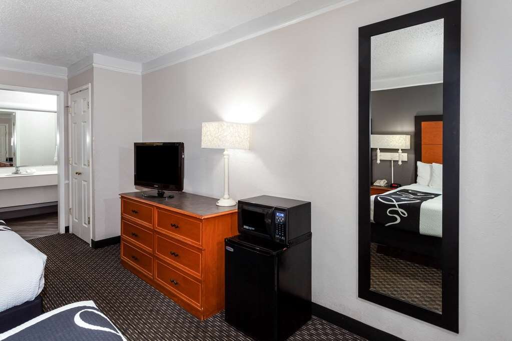 Hotel photo 46 of La Quinta Inn by Wyndham Laredo I-35.