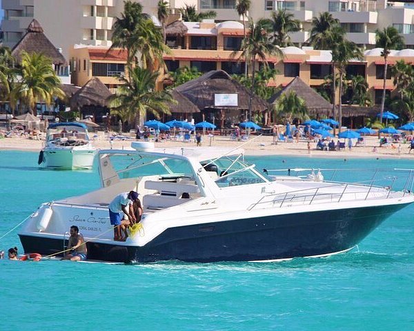 private yacht rental in cancun