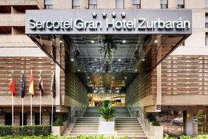 Sercotel Gran Hotel Zurbaran in Badajoz, image may contain: Shopping Mall, Shop, Convention Center, Flag