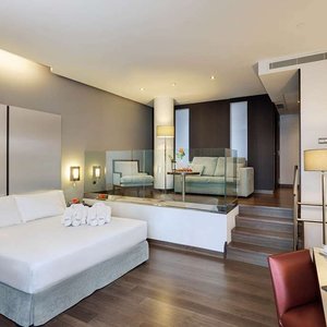 Well-equipped guest room