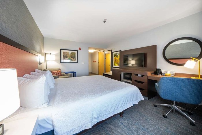 Hampton Inn & Suites Modesto-Salida - hotel rooms