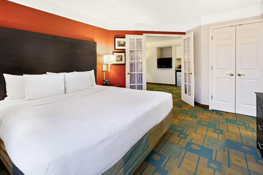 Hotel photo 17 of La Quinta Inn & Suites by Wyndham Dallas DFW Airport North.