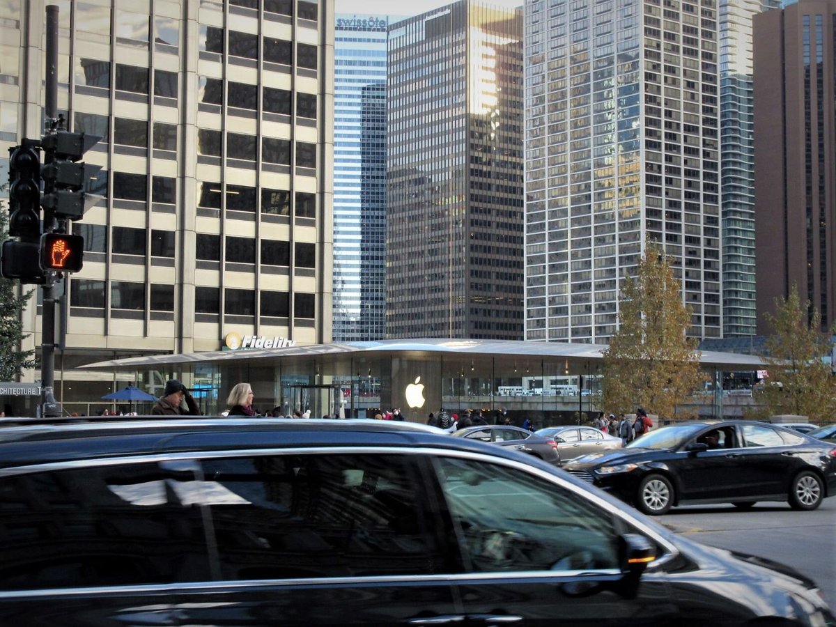 How Apple transformed Chicago's Pioneer Court - Curbed Chicago