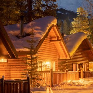 PARADISE LODGE & BUNGALOWS (LAGO LOUISE, CANADÁ): 547 fotos, comparação de  preços e 5 avaliações - Tripadvisor