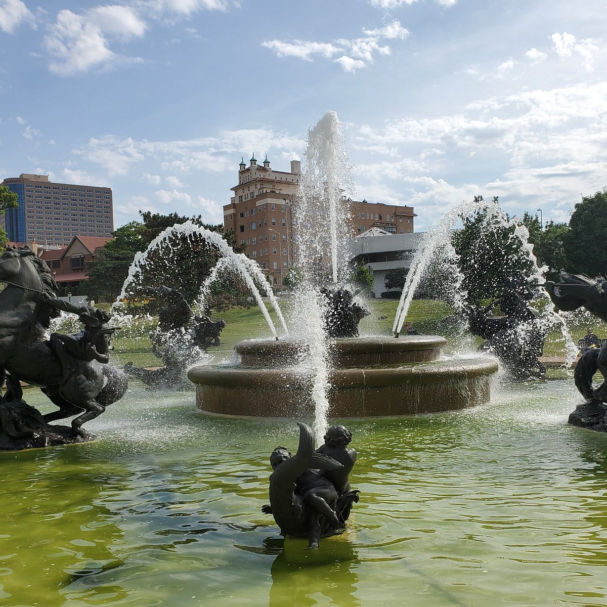 Kauffman Stadium Water Spectacular - Kansas City Fountain Tours