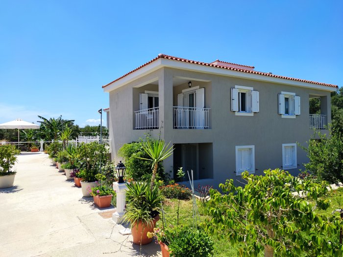 CASA DE ROSA APARTMENTS & STUDIOS - Updated 2024 Prices & Guest house ...