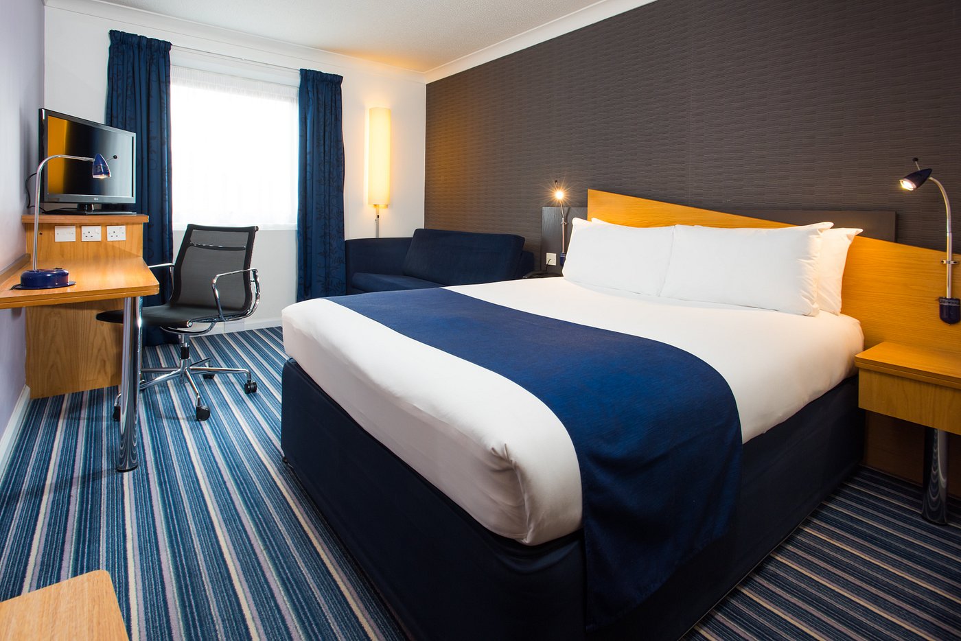 HOLIDAY INN EXPRESS LONDON - WANDSWORTH, AN IHG HOTEL $141 ($̶1̶7̶8̶