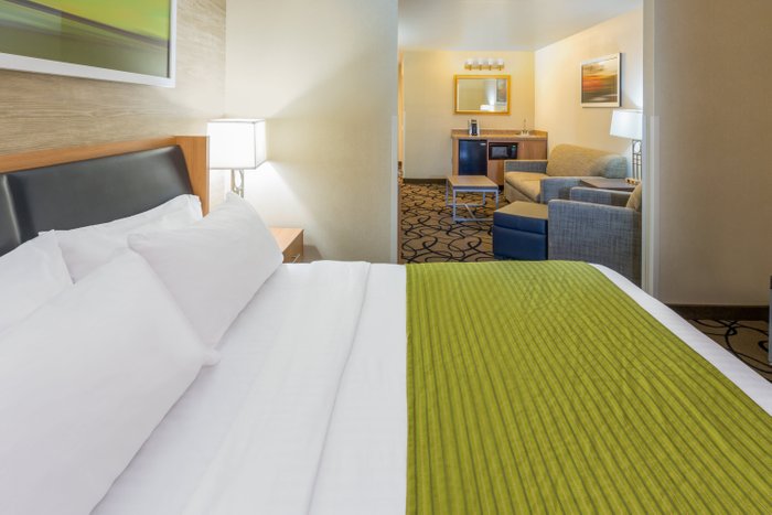 HOLIDAY INN EXPRESS & SUITES HENDERSON, AN IHG HOTEL - Prices & Reviews ...