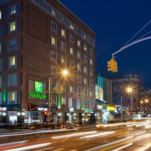 Enjoy magnetic nightlife in the Lower East Side 
