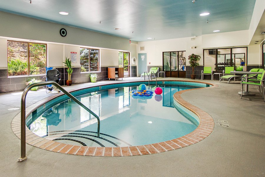 hotels in radford va with indoor pool