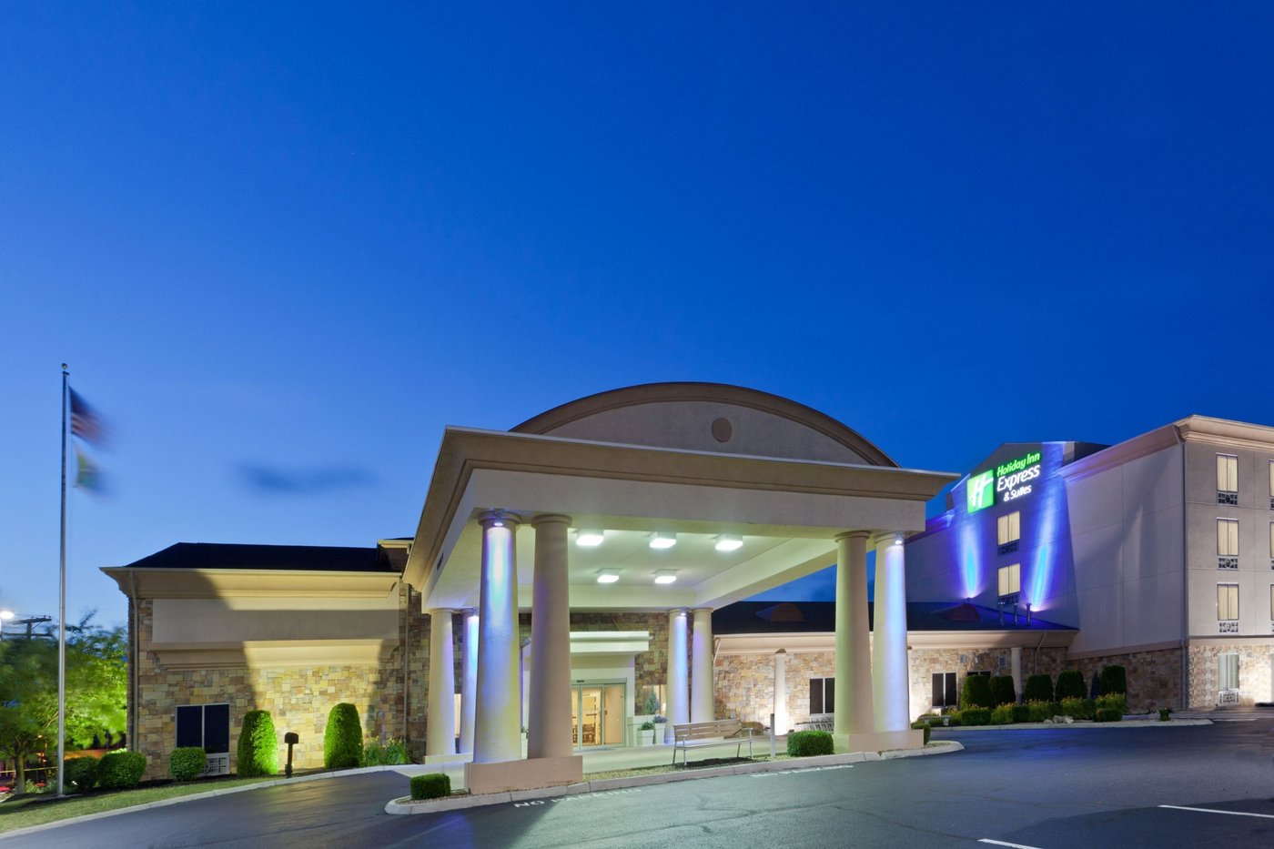 HOLIDAY INN EXPRESS & SUITES CHRISTIANSBURG, AN IHG HOTEL 95 (̶1̶0̶9̶