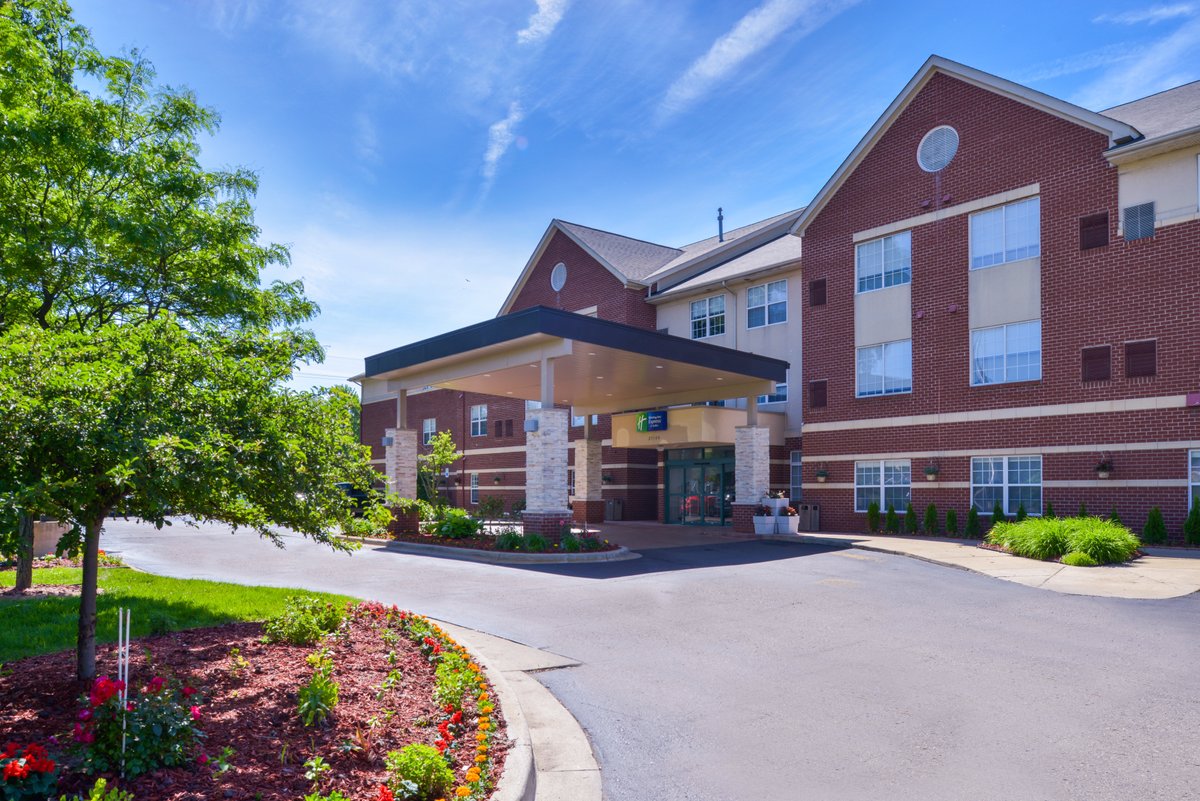 Holiday Inn Express & Suites Southfield - Detroit, An Ihg Hotel $111 