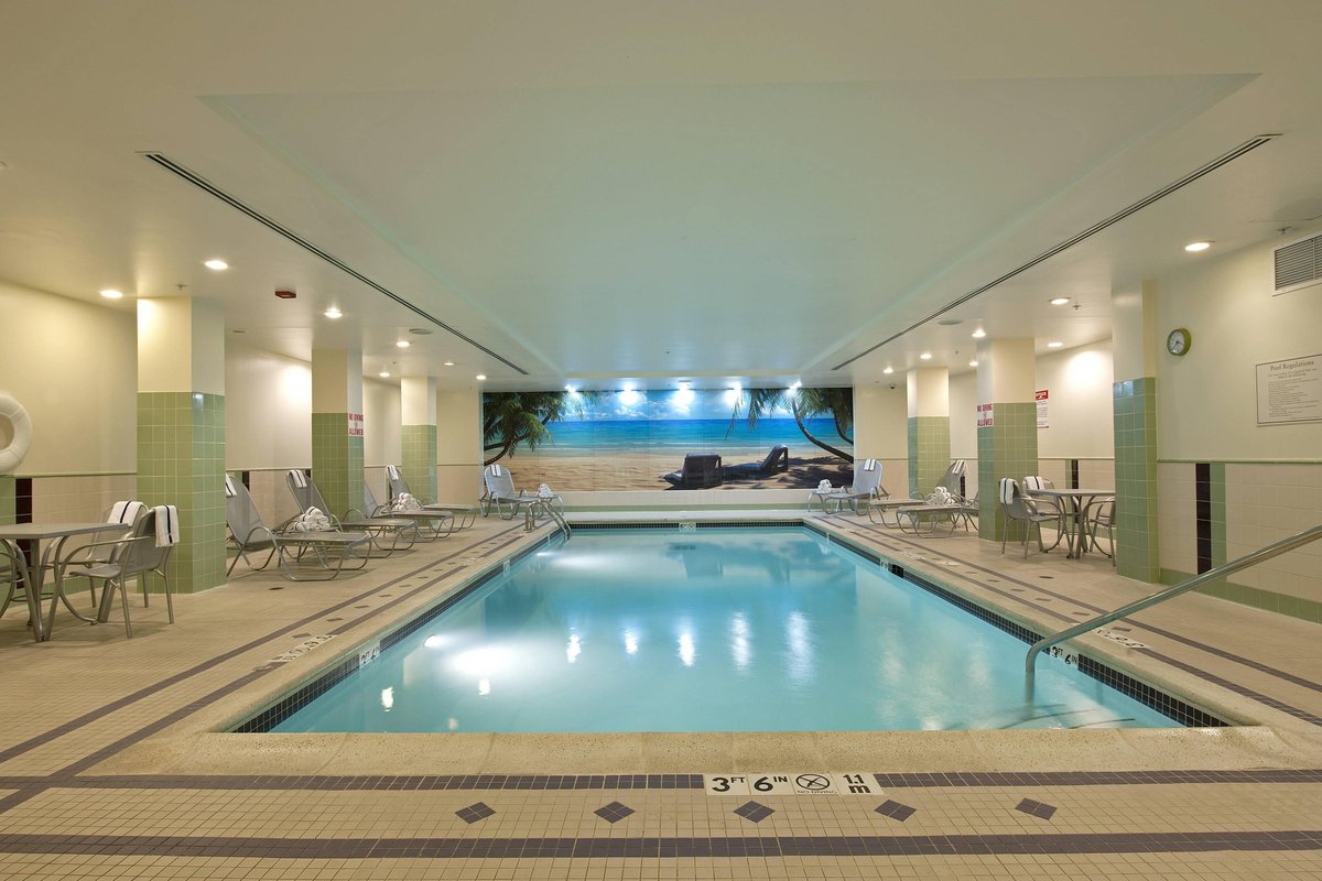 hotels in lombard il with indoor pool