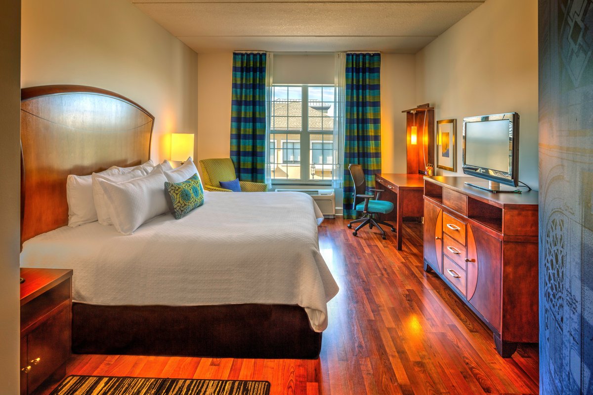 Hotel Indigo Jacksonville-Deerwood Park, an IHG Hotel - hotel rooms