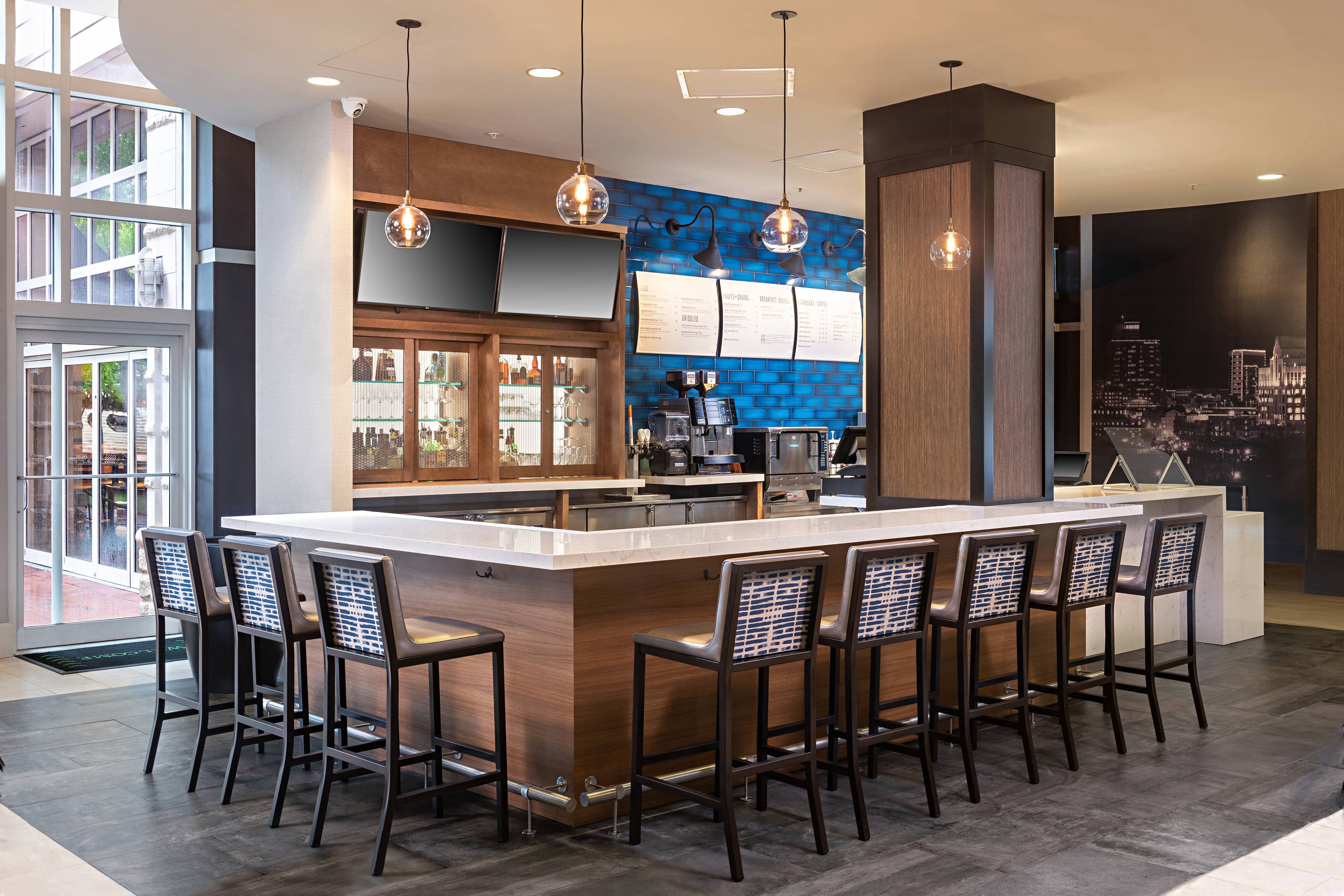 COURTYARD BY MARRIOTT GREENVILLE DOWNTOWN 125 1 8 0 Updated   The Bistro Bar 