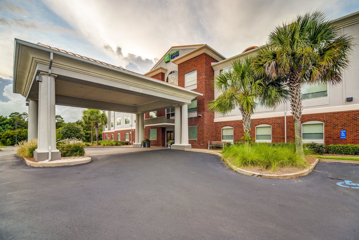 HOLIDAY INN EXPRESS & SUITES FOLEY - N GULF SHORES, AN IHG HOTEL $119 ...