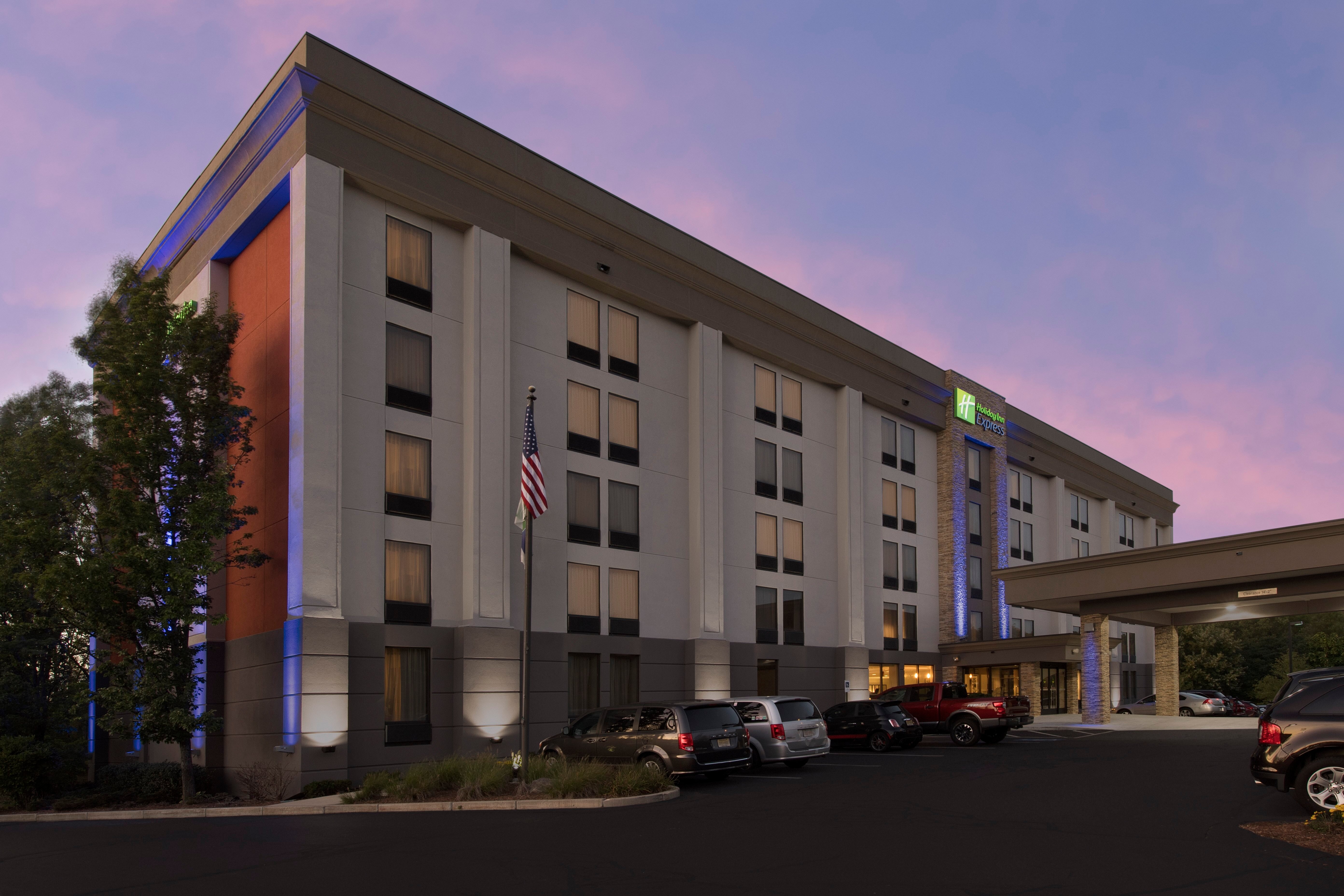 HOLIDAY INN EXPRESS ANDOVER NORTH-LAWRENCE, AN IHG HOTEL $118 ($̶1̶5̶4̶ ...