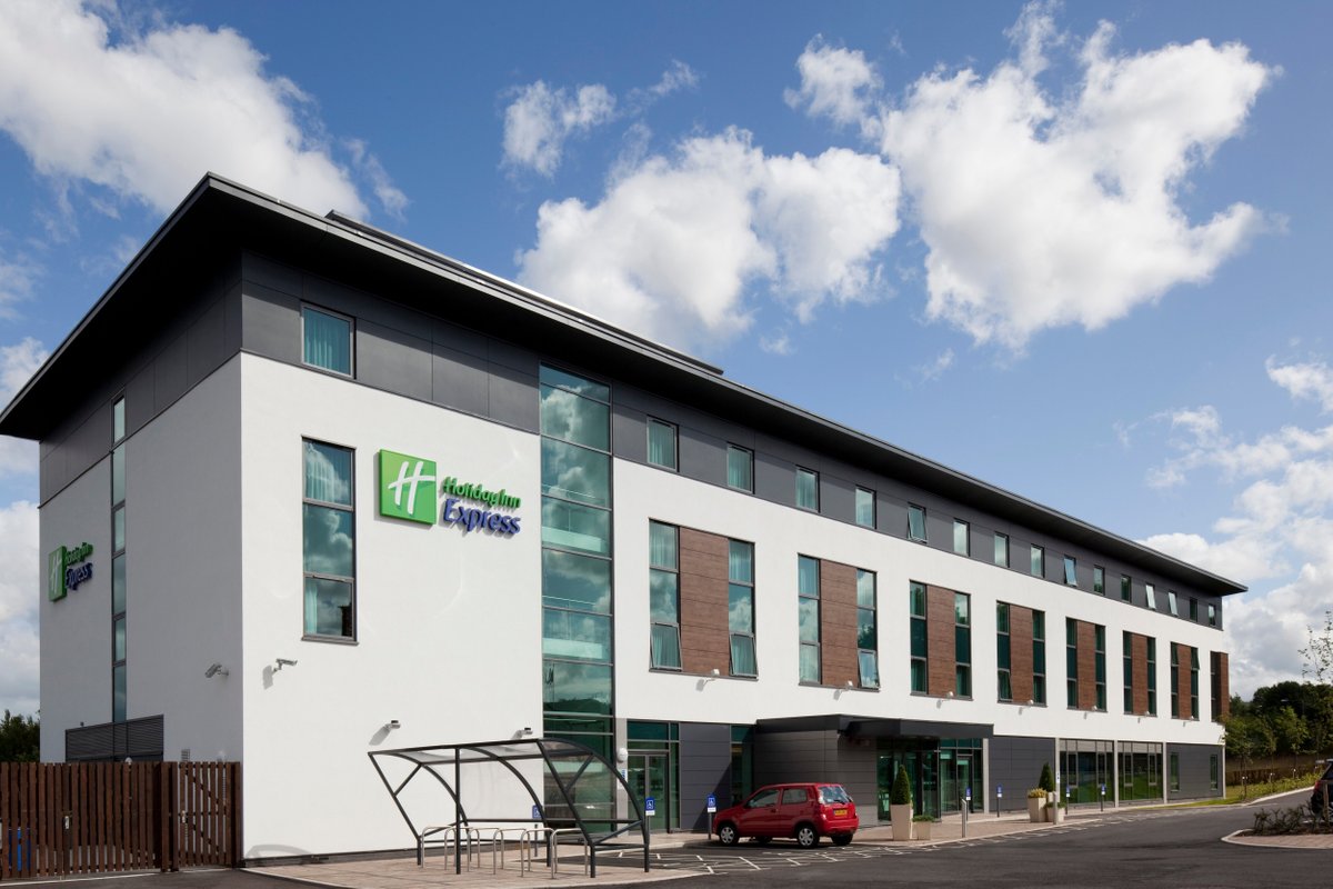 HOLIDAY INN EXPRESS BURNLEY M65, JCT.10, AN IHG HOTEL $68 ($̶8̶4̶ ...