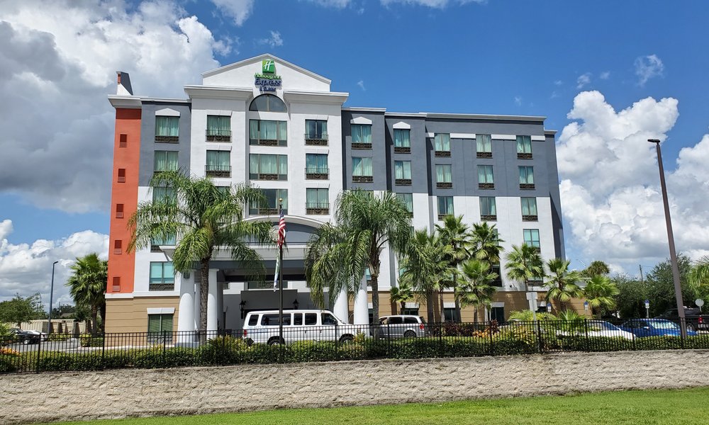 HOLIDAY INN EXPRESS & SUITES ORLANDO - INTERNATIONAL DRIVE, AN IHG ...