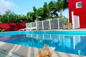 Pool & Beach